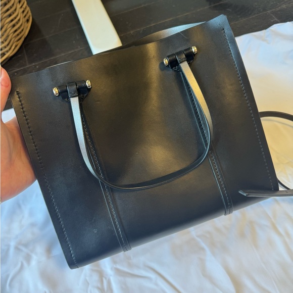 Kate Spade Black Leather Shoulder Bag Gold Hardware - Picture 2 of 7